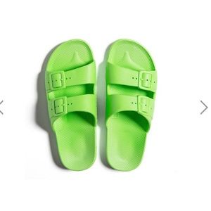 Size 8 neon green Freedom Moses sandals